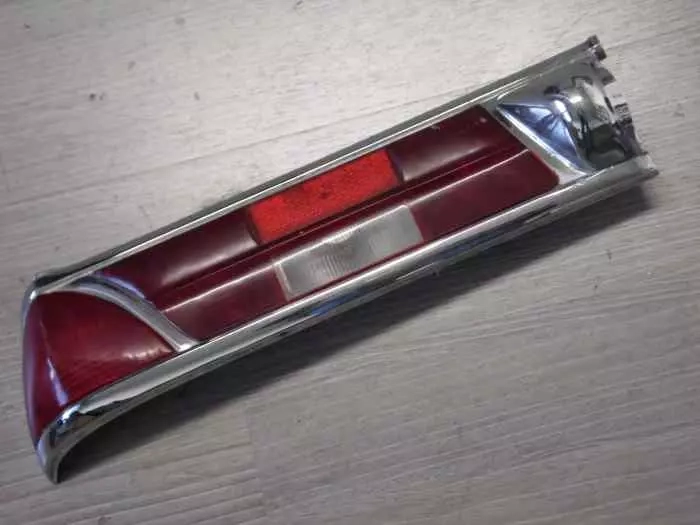 FEU ARRIERE GAUCHE K13325 / A1118200964 MERCEDES W111